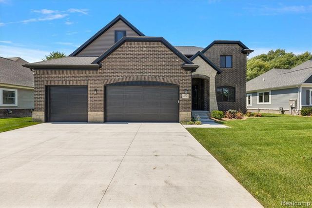 49241 London Bridge Drive, Macomb, MI 48042