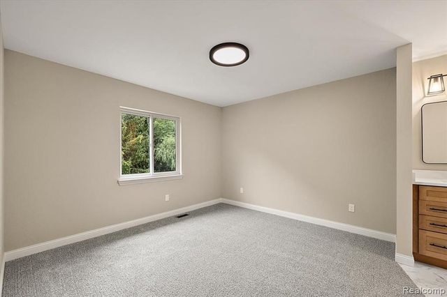 49241 London Bridge Drive, Macomb, MI 48042