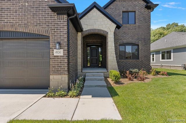 49241 London Bridge Drive, Macomb, MI 48042