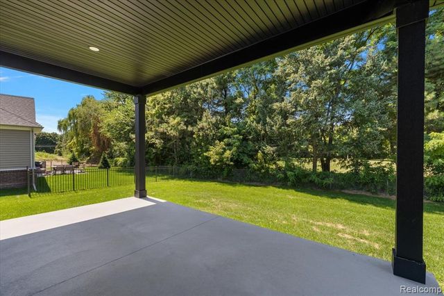 49241 London Bridge Drive, Macomb, MI 48042