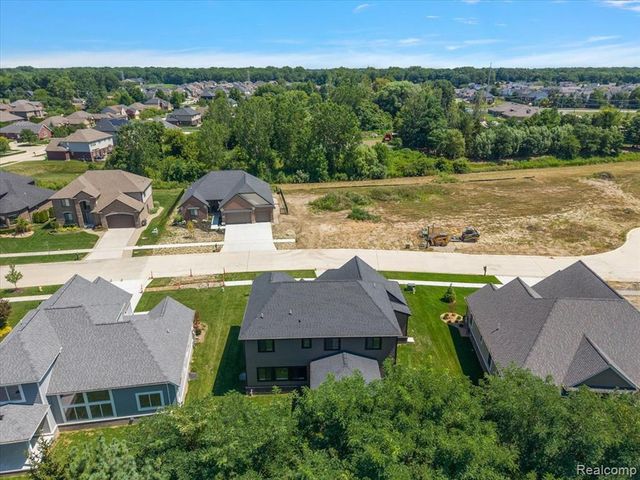 49241 London Bridge Drive, Macomb, MI 48042
