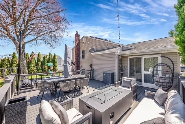 581 Roosevelt Avenue, Massapequa Park, NY 11762