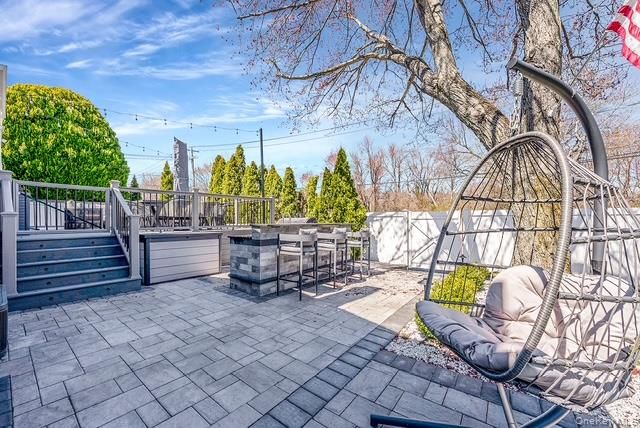 581 Roosevelt Avenue, Massapequa Park, NY 11762