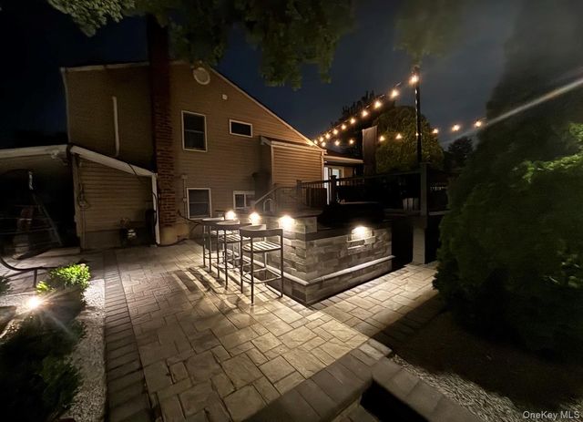 581 Roosevelt Avenue, Massapequa Park, NY 11762