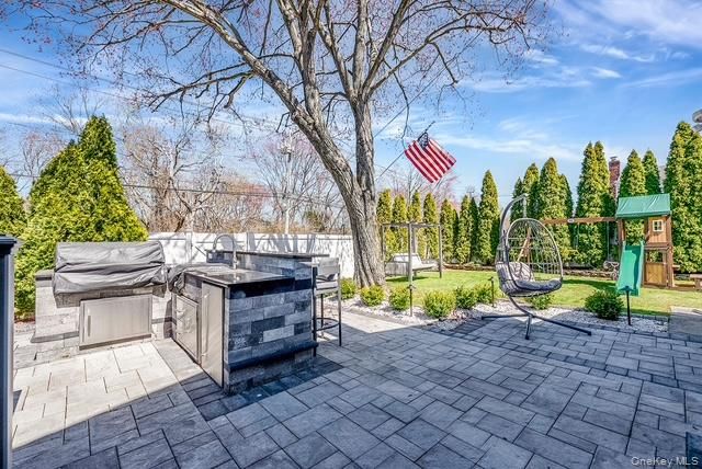 581 Roosevelt Avenue, Massapequa Park, NY 11762