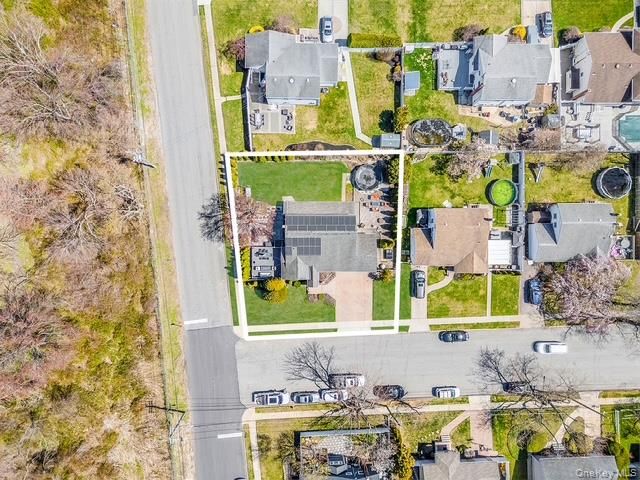 581 Roosevelt Avenue, Massapequa Park, NY 11762