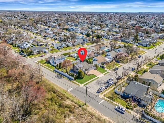 581 Roosevelt Avenue, Massapequa Park, NY 11762