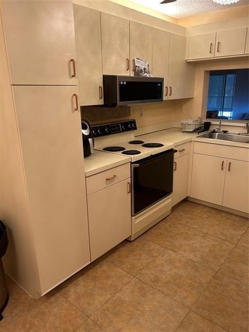 7214 S Devon Drive 211, Tamarac, FL 33321