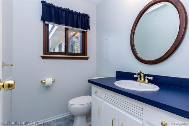 2475 Lafay, West Bloomfield, MI 48324