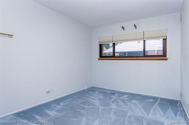2475 Lafay, West Bloomfield, MI 48324