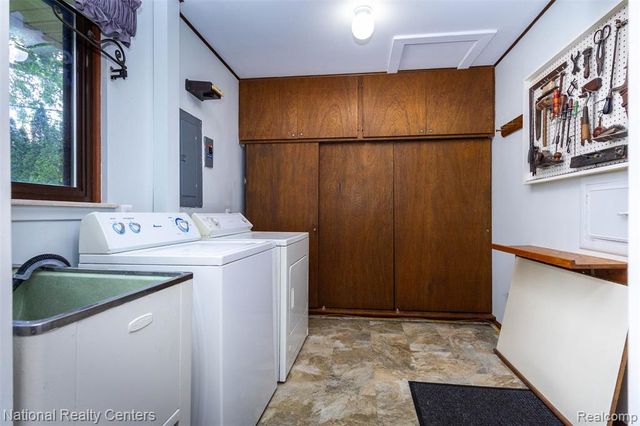 2475 Lafay, West Bloomfield, MI 48324
