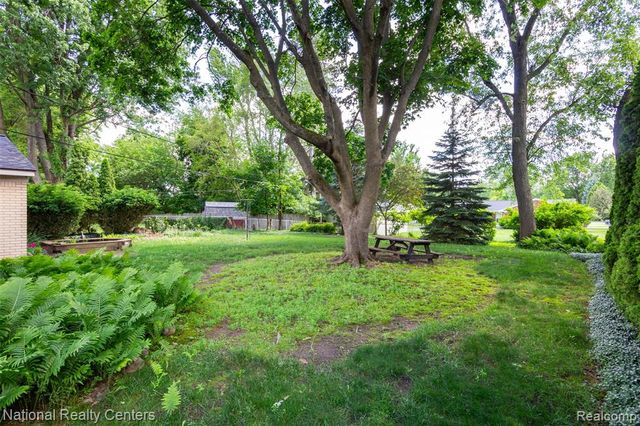 2475 Lafay, West Bloomfield, MI 48324