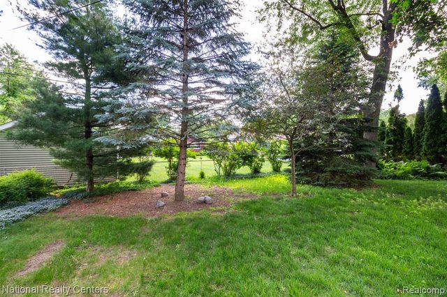 2475 Lafay, West Bloomfield, MI 48324
