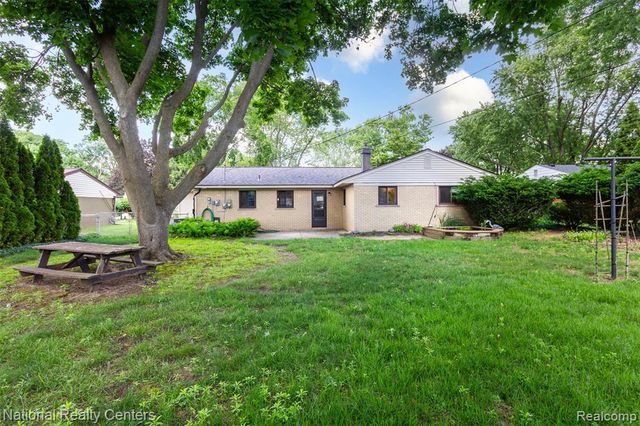 2475 Lafay, West Bloomfield, MI 48324