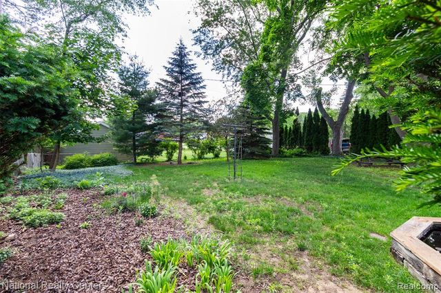 2475 Lafay, West Bloomfield, MI 48324