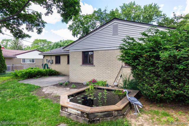 2475 Lafay, West Bloomfield, MI 48324