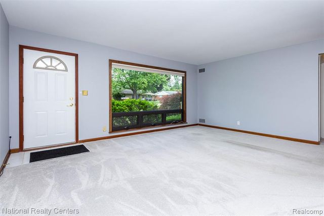 2475 Lafay, West Bloomfield, MI 48324
