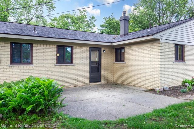 2475 Lafay, West Bloomfield, MI 48324
