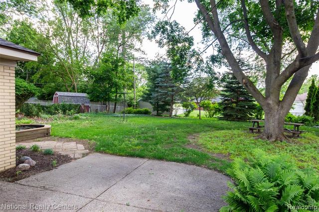 2475 Lafay, West Bloomfield, MI 48324