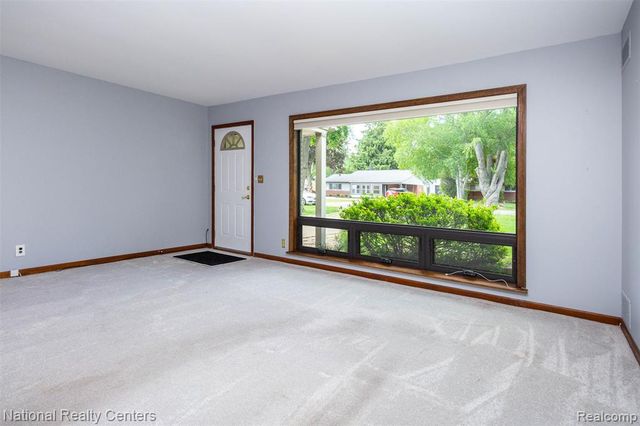 2475 Lafay, West Bloomfield, MI 48324