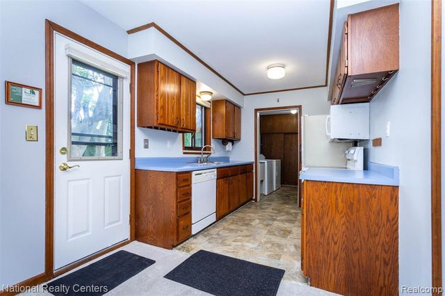 2475 Lafay, West Bloomfield, MI 48324