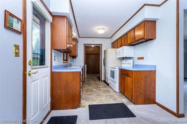 2475 Lafay, West Bloomfield, MI 48324