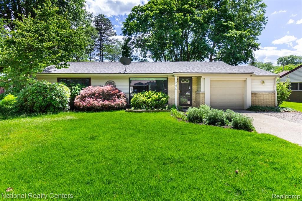 2475 Lafay, West Bloomfield, MI 48324