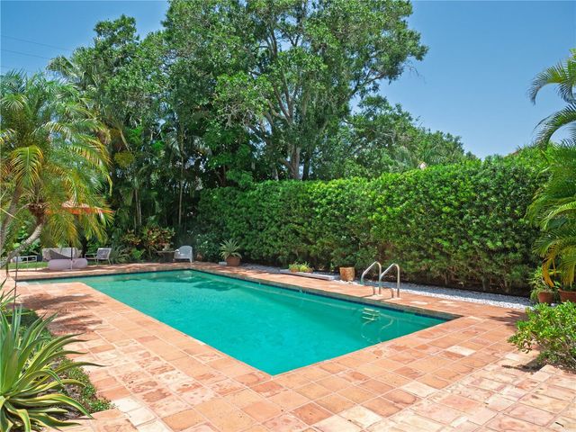 1330 INDIAN ROCKS ROAD, Belleair, FL 33756