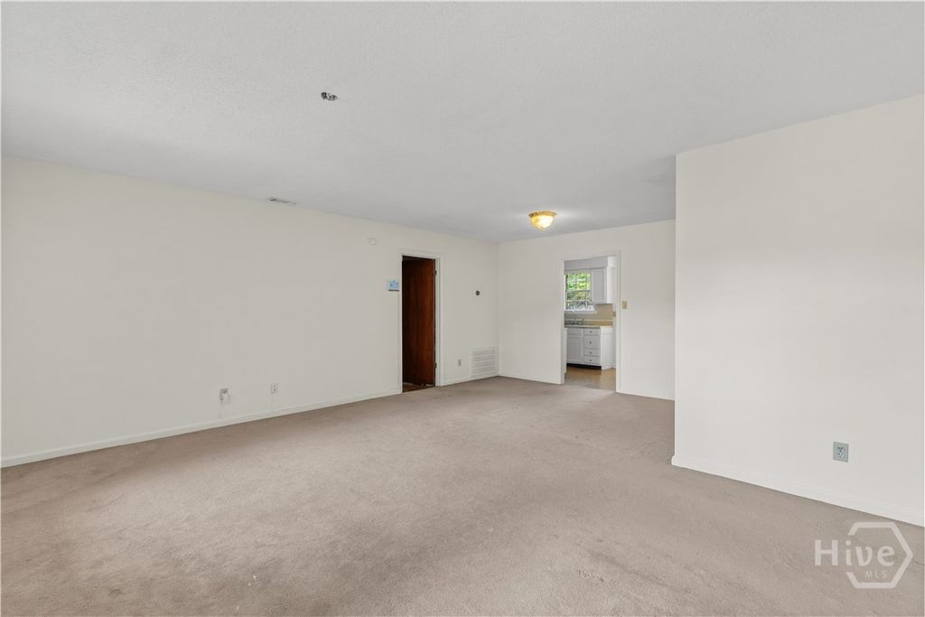 Image 3 of property listing at 64 Beaver Run Drive, Savannah, GA 31419