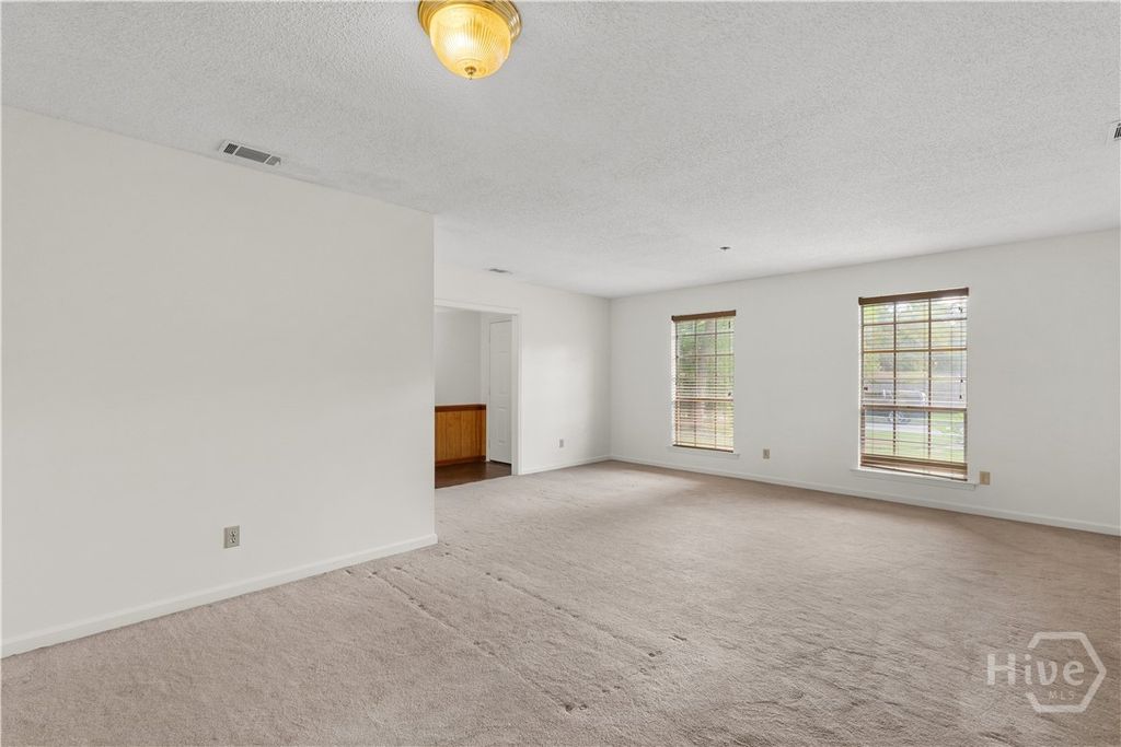 Image 5 of property listing at 64 Beaver Run Drive, Savannah, GA 31419