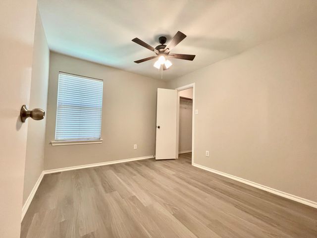 5723 Wandering Creek Drive, Richmond, TX 77469