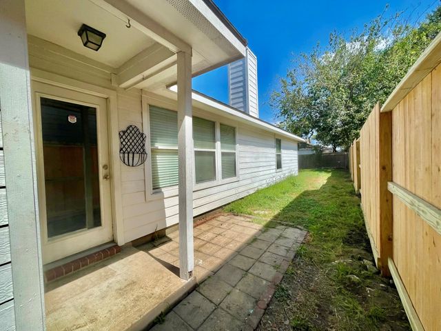 5723 Wandering Creek Drive, Richmond, TX 77469