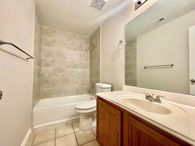 5723 Wandering Creek Drive, Richmond, TX 77469