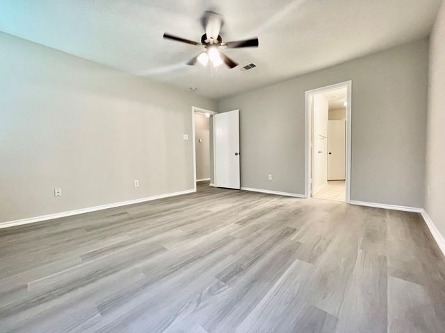 5723 Wandering Creek Drive, Richmond, TX 77469