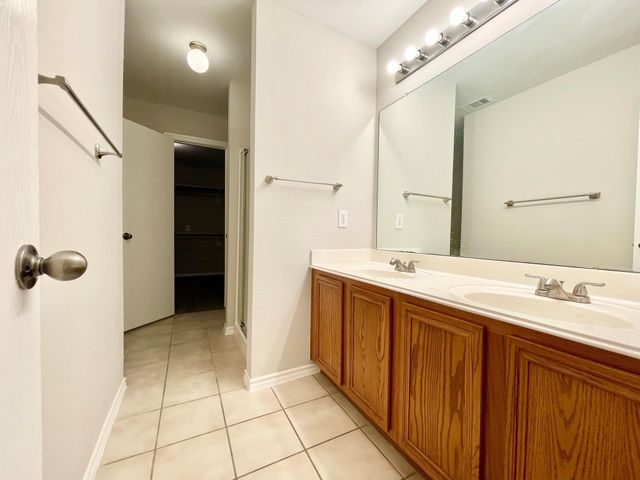 5723 Wandering Creek Drive, Richmond, TX 77469