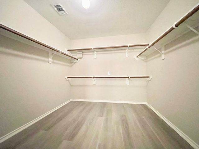 5723 Wandering Creek Drive, Richmond, TX 77469