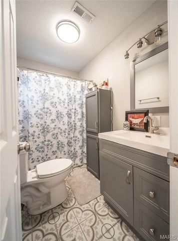 615 W 4th Street, Dixon, MO 65459