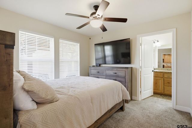 213 Freeman St, Lindale, TX 75771