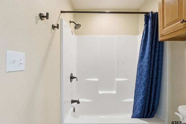 213 Freeman St, Lindale, TX 75771