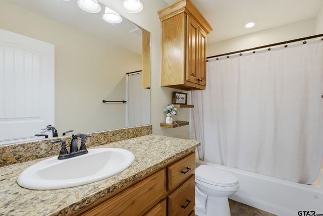 213 Freeman St, Lindale, TX 75771