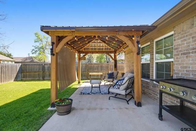 213 Freeman St, Lindale, TX 75771