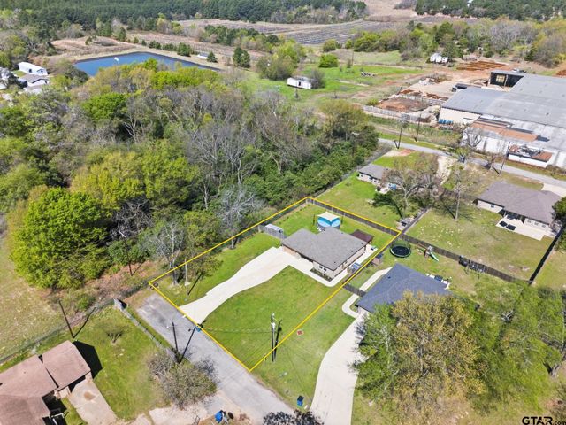 213 Freeman St, Lindale, TX 75771