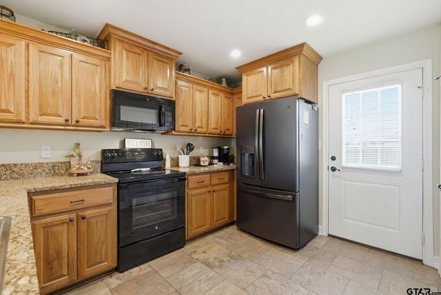 213 Freeman St, Lindale, TX 75771