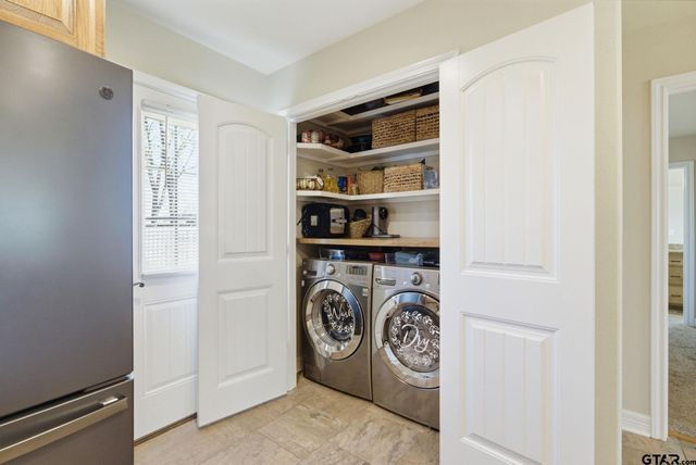 213 Freeman St, Lindale, TX 75771