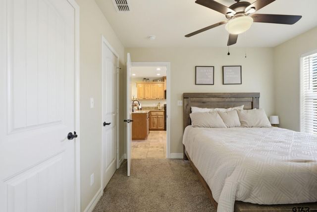 213 Freeman St, Lindale, TX 75771