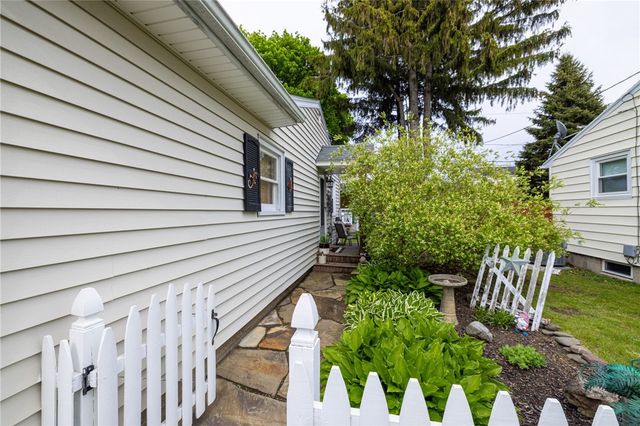 110 Verstreet Drive, Greece, NY 14616
