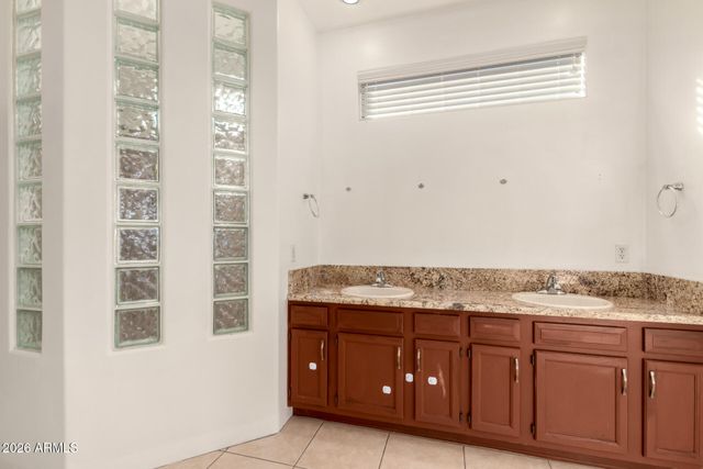 7802 W ORANGEWOOD Avenue, Glendale, AZ 85303