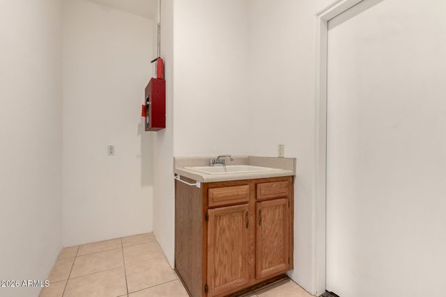 7802 W ORANGEWOOD Avenue, Glendale, AZ 85303