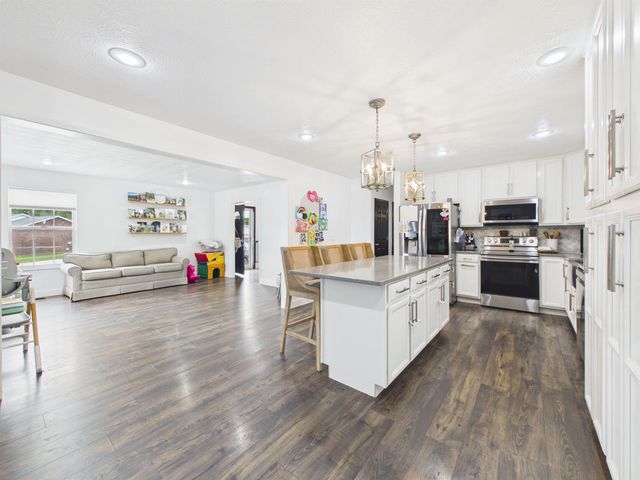 213 David St., Hurricane, WV 25526