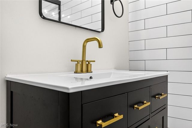 3326 E Overlook Road, Cleveland Heights, OH 44118